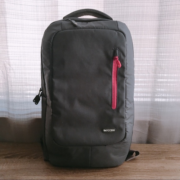 Incase Nylon Backpack - Picture 2 of 11